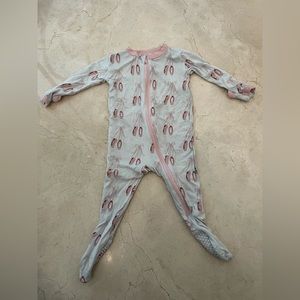 Kic kee onesie